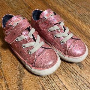 Toddler sz 8 converse. Sparkle pink
